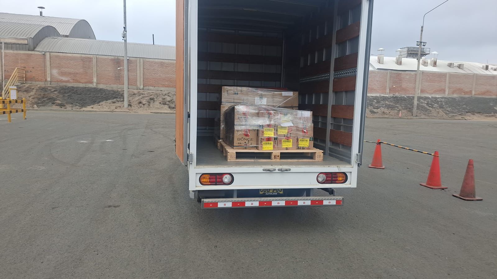 Mercader&iacute;a embalada sobre pallets
